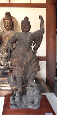 喜光寺に里帰りした奈良大学所蔵・四天王像(持国天)